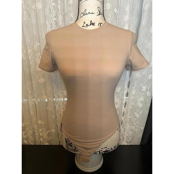 SKIMS Nude Crew Neck Short Sleeve Bodysuit - Size M - Picture 1 of 2